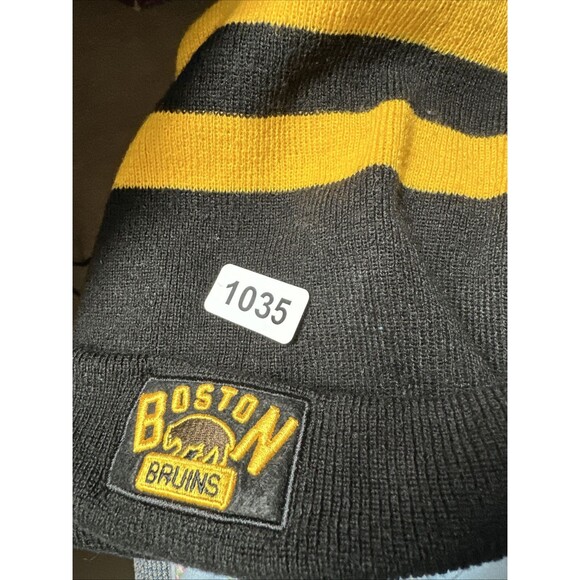 Boston Bruins New Era Black Yellow  Pom Beanie - Picture 10 of 10